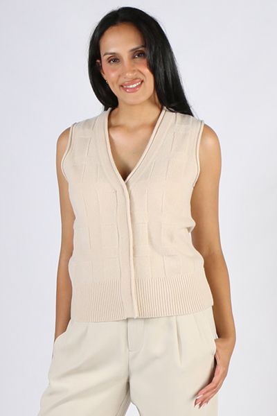 Easy Pippa Vest by Loobies story is a perfect go to for the season. In a 100% Merino, the sleeveless vest in a basket weave can be layered or worn on its own with your favourite pants or skirts. LSK2520.
