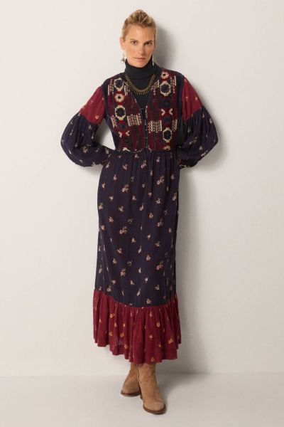 A headturning stunner of a dress by Maison Hotel is a perfect statement, easy and relaxed for this season. The embroidered long dress in tones of navy and red has long sleeves and finished with a frilled hem. The Maxi Length and frilled finish gives it an
