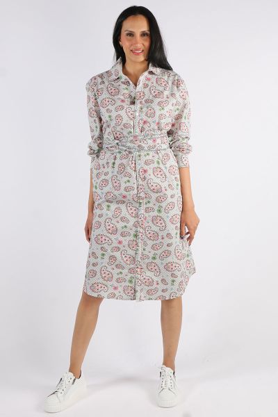 An easy floral dress by Mandalay, this Duncan shirt dress ticks all the summer boxes. In an easy cotton, the A line shirt dress in cotton has an overall printed florals in paisley motifs, button up front and full sleeves. An embroidered belt helps cinch i