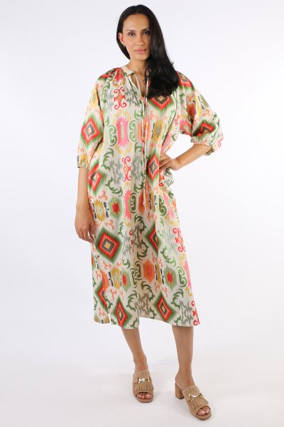 The Mrs Kapoor Maxi is quite simply stunning. It features all over embroidered fabric with sequin details. 3/4 sleeves with elasticated cuff, tie detail to neckline, pockets and relaxed fit. Perfect for cocktails by the pool or a summer soiree.
