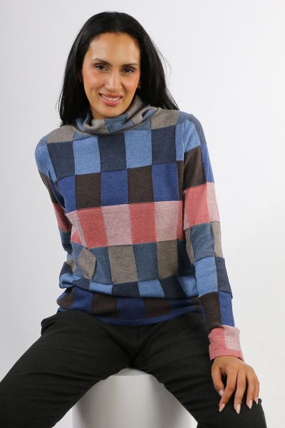 a plated check pattern with plain knit and reverse structure, the roll neck pullover has a high collar that can be folded in different ways. The Mansted Jumper Lindi boasts a striking large check design in multicolour stripes, adding a bold touch to any o