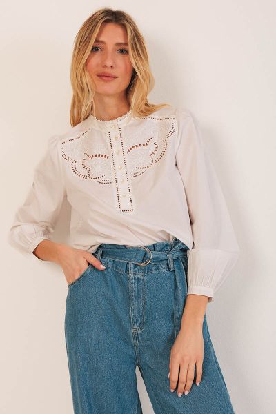This poplin shirt will be the most special shirt in your wardrobe. It has a square collar and half placket buttoned closure, plus hand cut floral motifs. The striped poplin fabric with a romantic touch makes it a unique garment. MC230.
