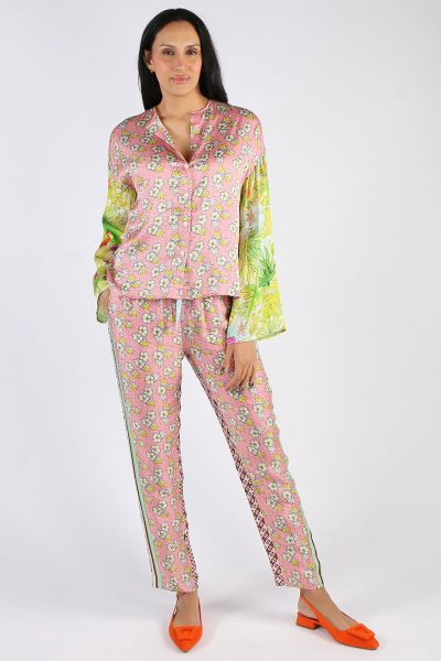 Viscose track pants in our Pura Vida print. Elastic waist, two side pockets. Pair with our Alina top for vibran.
