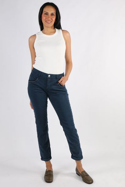 Enjoy ultimate comfort with these super soft, mid rise pants in a regular tapered fit. Made from a lyocell and cotton blend with a hint of stretch, they feature subtle tone on tone embroidery on the front and back pockets. Tuck in a light knit or shirt to