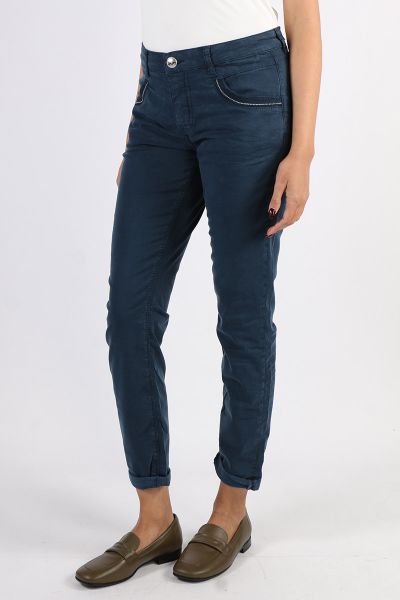 Enjoy ultimate comfort with these super soft, mid rise pants in a regular tapered fit. Made from a lyocell and cotton blend with a hint of stretch, they feature subtle tone on tone embroidery on the front and back pockets. Tuck in a light knit or shirt to