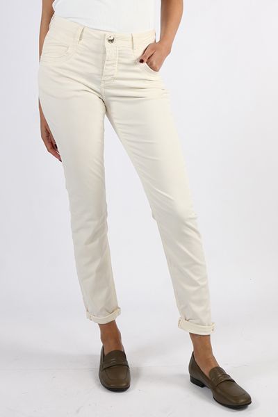Enjoy ultimate comfort with these super soft, mid rise pants in a regular tapered fit. Made from a lyocell and cotton blend with a hint of stretch, they feature subtle tone on tone embroidery on the front and back pockets. Tuck in a light knit or shirt to