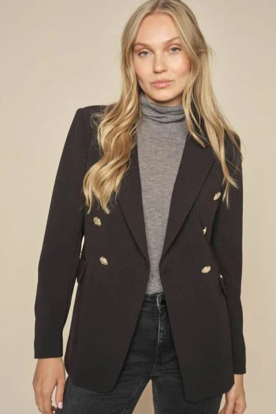 This blazer pays tribute to the timeless style of MOS MOSH. Crafted in a double breasted design, it boasts an elongated and oversized silhouette, adorned with exquisite gold embossed buttons. Style it with tailored pants for a polished look or go for a ca