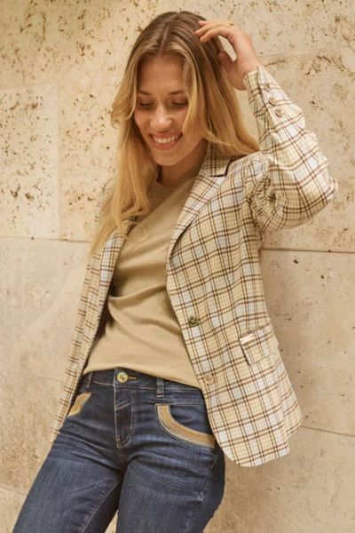 Add a layer of polised look to your look in this Mos Mosh look. In an overall check, the twill single breasted blazer in Cotton Blend and long sleeves is perfect to layer over basic shirts and tees. Style is however yu like. Style 149940.
