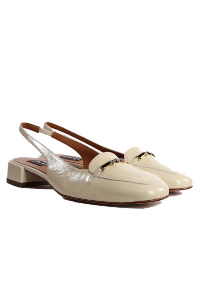 Step up your style with these elegant patent leather slingback shoes from Neo, perfect for any occasion. Featuring a chic round toe and a stylish gold chain detail across the front, these shoes exude sophistication and modern flair. The comfortable block 