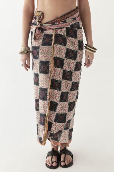 A bold contrast of deep black and soft ivory, this pareo takes inspiration from traditional block prints, creating a checkered pattern infused with delicate florals and geometric motifs. The lightweight cotton fabric drapes effortlessly, making it a versa
