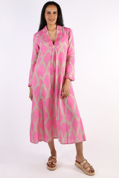 A loose fit, long dress with a bold embroidered V neck and flattering small pleads in bust area. The long blouson sleeves end in small, embroidered cuffs.
