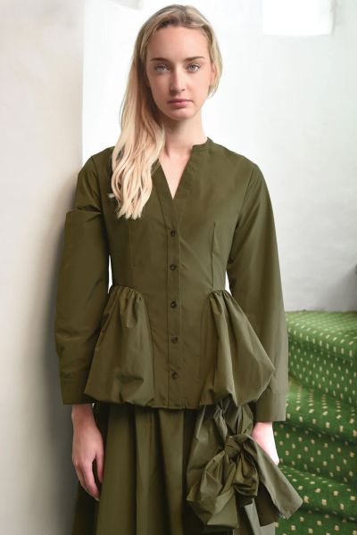 A playful sense of structure defines the silhouette. The PEPLUM PLAY Top is statement femininity with a modern edge. Crafted in SWISH YOU WERE HERE taffeta, this piece features a flattering V neckline and button through front, balanced by a voluminous bag