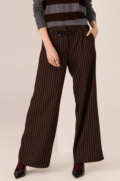 Featuring a soft wide leg fit and a feature chain belt, the Dara Belted Pant is the perfect highlight piece for Winter. Zip fly and hook and bar fastening. Hip pockets. Back pockets. Five belt loops. Detachable tie belt with black perspex chain detail. Fu