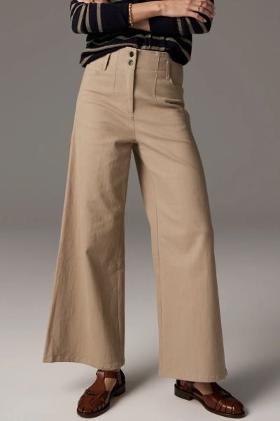 Be on the trend this season with these wide leg pants by Pol. The Lauren wide leg jeans in stretch cotton twill with two button closure can be paired with easy tanks and shirts. PP3830B.
