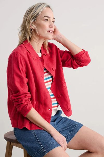 A classic garment dyed linen jacket with an easy, relaxed structure thats influenced by Cornish workwear. Throw over jumpers and jeans, or wear loose over flowing dresses. Our linen will grow softer and smoother with each summer of wear, developing a char