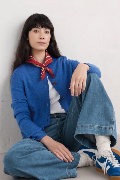 Knitted using a warm wool blend made using 60% RWS certified merino wool, the Tern Tide Cardigan is our go to layer for cool evenings and chilly days. It has a semi fitted shape that falls at the natural waist, with a ribbed cuff, hem and neckline. Design
