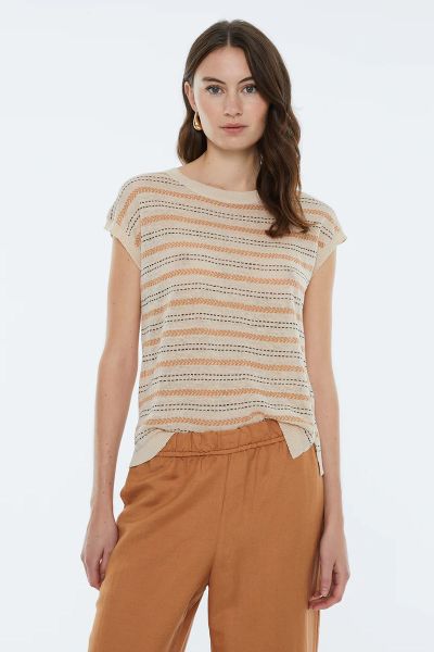 Fine knit linen and cotton sweater, made with a striped jacquard pattern. Round neckline and sleeveless. Ribbed trim at the neckline, armholes, and hem. Regular fit. 6250.
