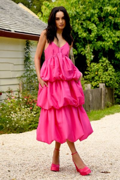 Be the height of sartorial elegance in the Crazy In Love dress crafted in the luxurious Jewel Purpose silk taffeta. Featuring fine straps, a flattering V neckline and voluminous bubble hem flounces this dress certainly does not skimp on extravagance. Pair