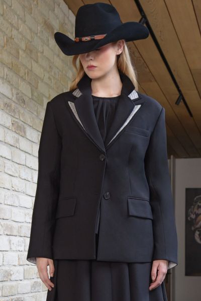 Multi stitch detailing and layers bring added dimension to classic tailoring. The KEEPING IT CLASSIC Jacket is a refined update on a timeless silhouette. Crafted in SUITS UP fabric in black, it features a double layered lapel with stitch detailing, a sing