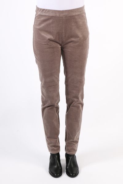 Vassalli Skinny Leg Full Length Pinwale Cord Pull On is your go to for the season. Made from stretch fabric for the perfect fit, it has Elastic waistband and Two back patch pockets with 'V' stitching detail embroidery above wearers right-hand back pocket.