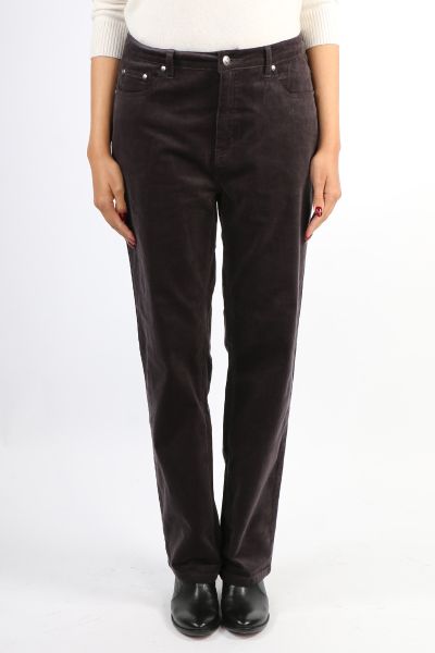Vassalli Straight Leg Full Length Pinwale Cord Pant with Fly. Made from stretch fabric for the perfect fit it has a Waistband features metal V logo jean button closure, two front, two side and two back beltloops. With Zip fly and Two front cutaway pockets