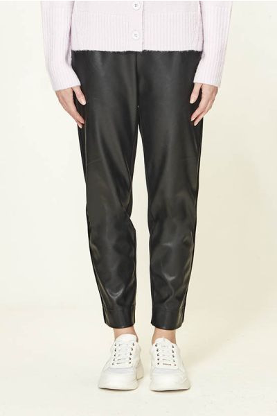 Verge Converse Jogger In Black