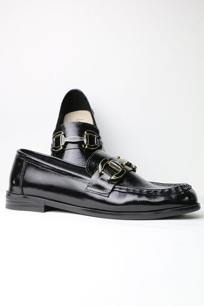 Upgrade to a classic style without giving up modern comfort with these leather loafers from Wave. the design will support your feet through long days and busy nights. style 56886.