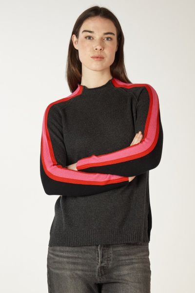 Turn a surprise around the corner this season with this Zaket and Plover. The high neck and long sleeve jumper has a raglan sleeve for easy movement. Accented with a striped stripe down the sleeve, for a sporty accent and a contrast back, this fun jumper 