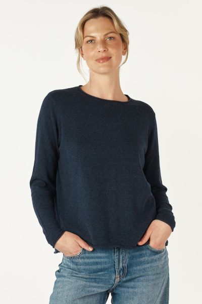 Classic Jumper by Zaket and Plover is your go to for the season. In a Cotton cashmere, the easy jumper has round neck and full sleeves and finished with roll trim. Style it with easy pants. Styl ZP7149.
