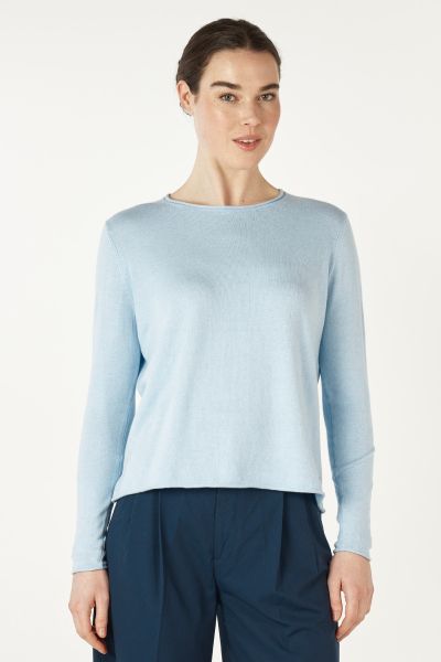 Classic Jumper by Zaket and Plover is your go to for the season. In a Cotton cashmere, the easy jumper has round neck and full sleeves and finished with roll trim. Style it with easy pants. Styl ZP7149.
