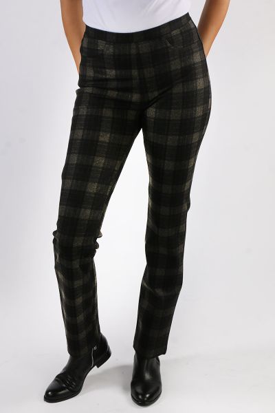 Go for the Vassalli Slim Leg Full Length Printed Ponti Pull On Pant. Made from stretch fabric for the perfect fit along with Elastic waistband. Have a Faux fly and two faux front cutaway pockets. The Two back patch pockets with V stitching detail and vass
