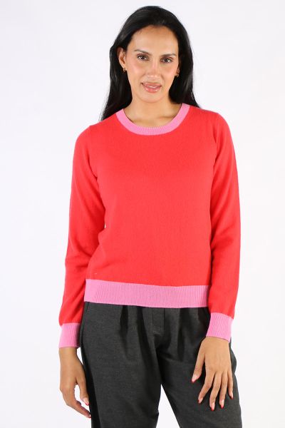 A bit of a retro vibe this season by Aldo Martins is a go to for the season. The cashmere jumper has round neck and long sleeves and is finished with contrasting trims at neckline, hem and cuffs. Style it with wide leg jeans and boots.
