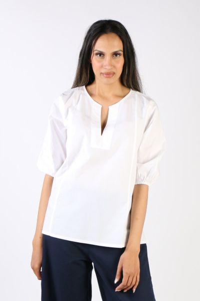 Go for easy vibes this season in this Elka top by Bagruu. In a round split neck and a panelled design, the top has peasant sleeves and can be styled with easy pants for a perfect day to night look. 