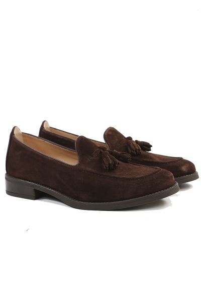 Round toe loafer made in suede. Matching suede tassel trim on the instep. Light, flexible and non slip rubber sole.