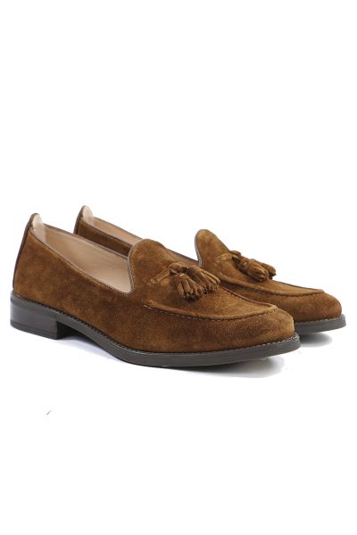 Round toe loafer made in suede. Matching suede tassel trim on the instep. Light, flexible and non slip rubber sole.