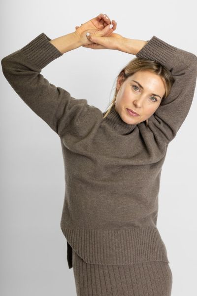 Bow & Arrow Polo Jumper In Taupe