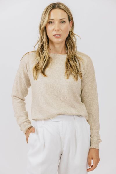Our Cotton Cashmere Swing is an everyday knit thats perfect for layering. Made from a blend of cotton and cashmere thats light and breathable, this crew neck sweater has a relaxed fit and soft, luxe feel. Designed with ribbed trims and dropped shoulders, 