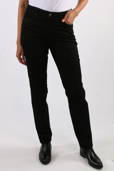 The Style SHAKIRA is a favorite for women. Rounded off with sneakers or ankle boots, the five pocket pants are perfect for creating combinations. The slim fit womens pants impress with a slim leg and a regular waist. The elaborate pocket design gives the 