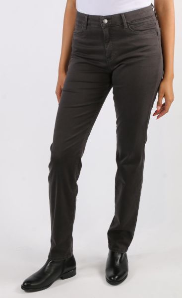 The Style SHAKIRA is a favorite for women. Rounded off with sneakers or ankle boots, the five pocket pants are perfect for creating combinations. The slim fit womens pants impress with a slim leg and a regular waist. The elaborate pocket design gives the 