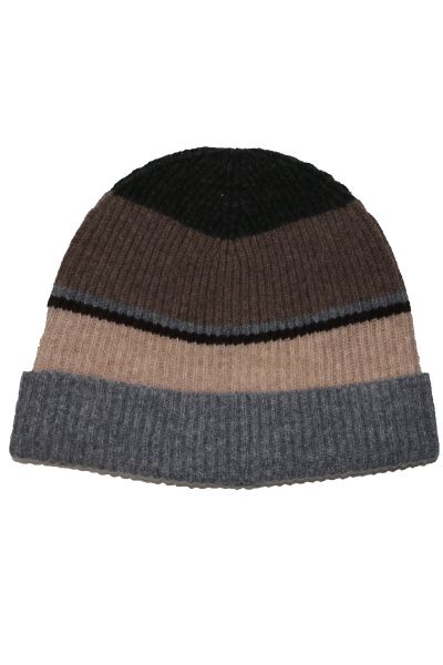 Easy lambswool beanie that keeps you stylish and warm as temperatures drop. Cozy in style.