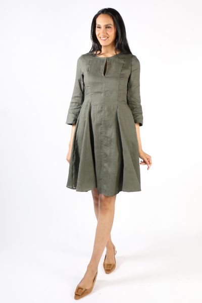 The My Flare Lady Dress by Foil is a beautiful linen dress featuring 3/4 sleeve, a higher neckline with a split in the middle and a comfortable round skirt. With 100% linen and a perfect swing, this dress will take you from the beach to the bar in style a