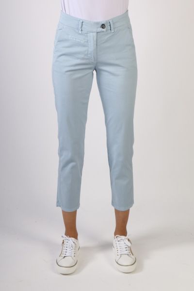 Style up your everyday look with this Funky Staff Chelsea trouser. In a stretch cotton, with a button closure and cropped length, this trouser is a perfect summer pant to be styled with any casual top on the go. Style 58228.