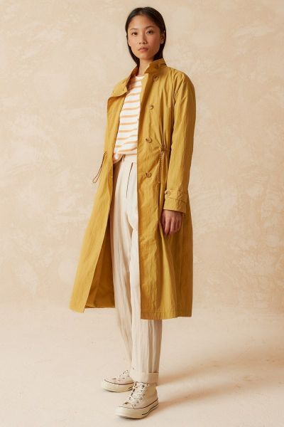 Get ready for those days when its not entirely clear whether its going to rain or not with our adjustable trench coat. It features a high collar, fitted shoulders, and long sleeves with adjustable cuffs. The fabric is water repellent, not completely water