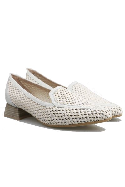 Hispanitas Mocsian Adel Flat In Cream