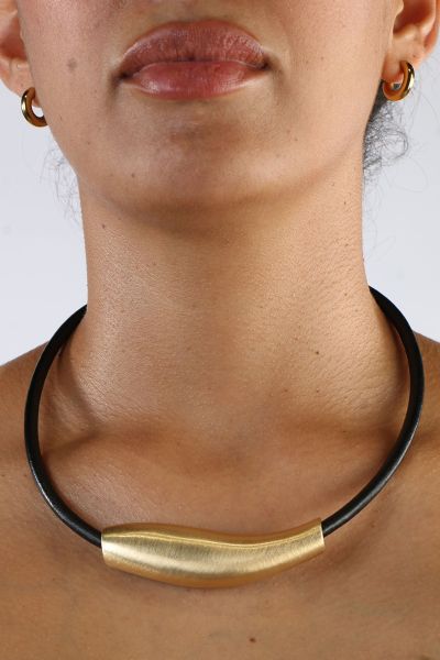 Jantan Metallic Shape Necklace In Gold