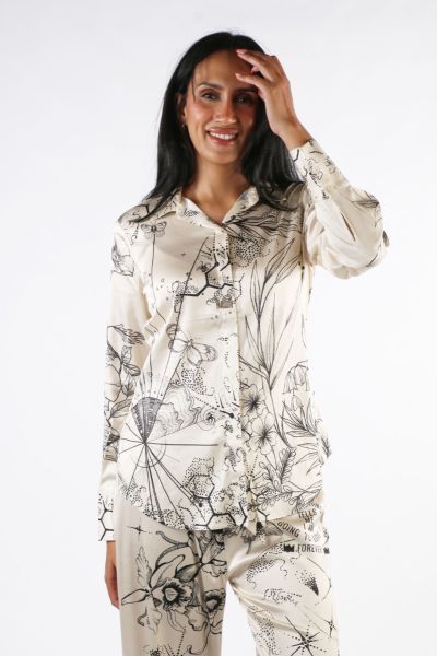 A striking easy shirt by Me369 is a perfect go to for the season. In a striking overall print, this shirt has full sleeves, shirt collar and front button closure. Style this Joelle shirt however you like.