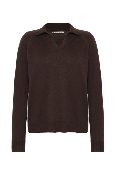 Go for a luxe aesthetic this season in this Nikoia Jumper by Mansted. In a Merino Cotton, the jumper has shirt collar with a V neck and full sleeves. Style it with easy wide leg pants.
