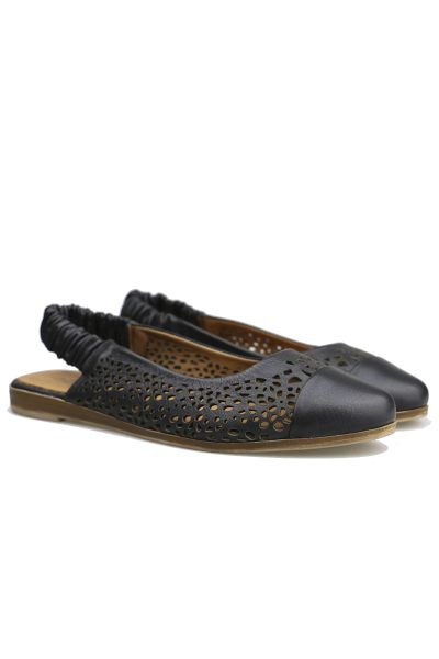 Kara Flat By Sala In Black
