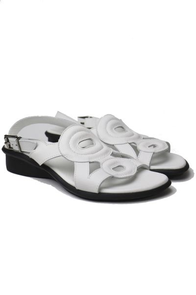 Quite possibly the most versatile summer sandal this season! A little pop of shine is always a wardrobe essential, and this sandal goes as well with anything. With a top design and classic arch support, amp up any look.