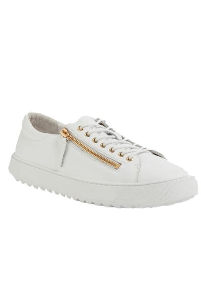Update your casual looks with these leather sneakers by Django & Juliette. Resting on a treaded sneaker sole, TOPPINE is perfect for everyday wear.